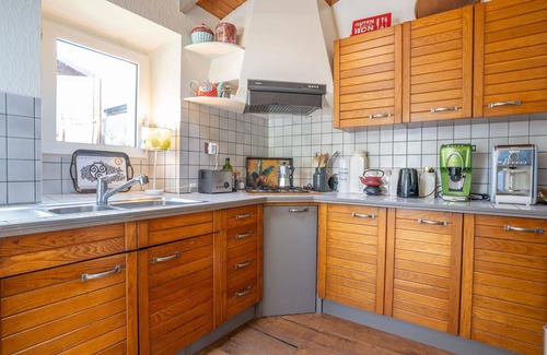 Porspoder House | Stunning private villa for 5 guests with TV, terrace, pets allowed and parking