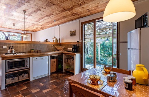 Abbazia House | Stunning private villa for 5 guests with WIFI, TV, patio, pets allowed, panoramic view and parking