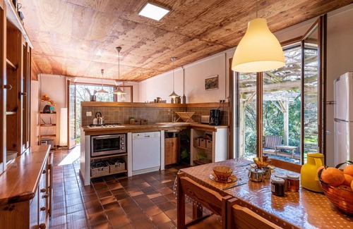 Abbazia House | Stunning private villa for 5 guests with WIFI, TV, patio, pets allowed, panoramic view and parking