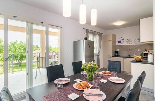 Vinez House | Stunning private villa for 6 people with A/C, WIFI, private pool, TV, terrace and parking