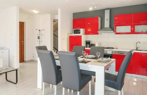 Sumber House | Stunning private villa for 6 guests with WIFI, A/C, private pool, TV, terrace and parking