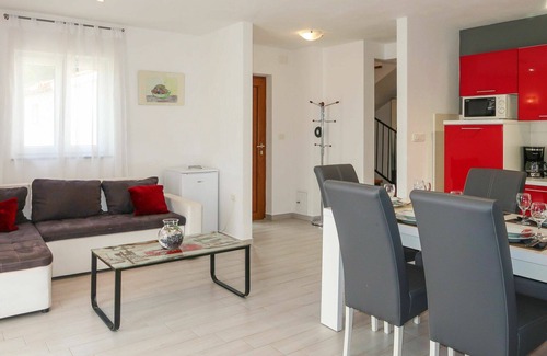 Sumber House | Stunning private villa for 6 guests with WIFI, A/C, private pool, TV, terrace and parking