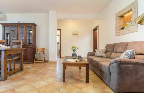 Munci House | Stunning private villa for 6 guests with A/C, private pool, WIFI, TV, patio and parking