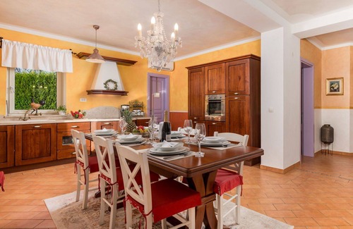Sumber House | Stunning private villa for 6 guests with private pool, WIFI, A/C, TV, terrace and parking