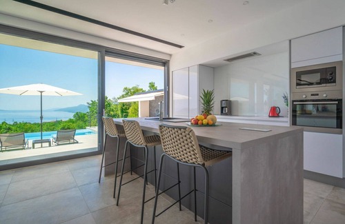 Kastav Villa | Stunning private villa for 8 people with private pool, hot tub, WIFI, A/C, TV, terrace and parking