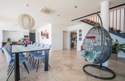 Kastav Villa | Stunning private villa for 8 people with private pool, hot tub, WIFI, A/C, TV, terrace and parking