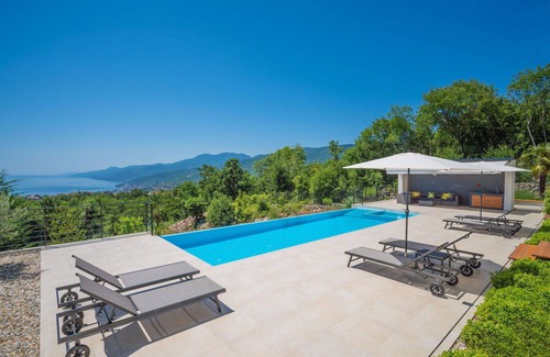 Kastav Villa | Stunning private villa for 8 people with private pool, hot tub, WIFI, A/C, TV, terrace and parking