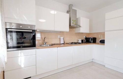 Velim House | Stunning private villa for 8 people with private pool, A/C, WIFI, TV, terrace and parking