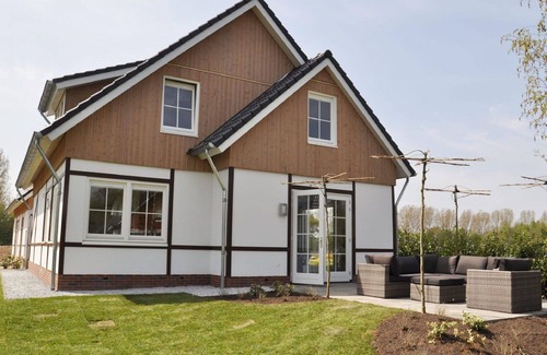 Municipality of Echt-Susteren House | Stunning private villa for 10 guests with WIFI, pool, TV and terrace