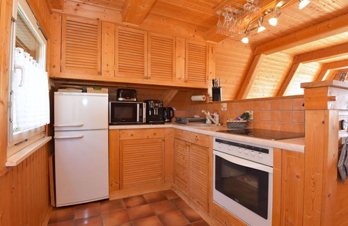 Suhl House | Stunning private villa for 4 guests with WIFI, TV, terrace, pets allowed and parking