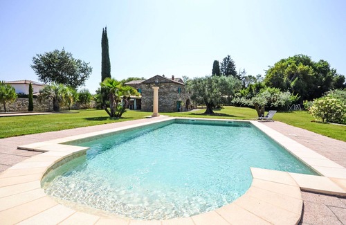 Mons House | Stunning private villa for 7 guests with A/C, WIFI, pool, TV and patio