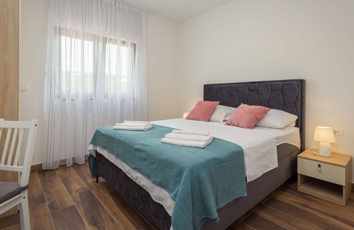 Kaldanija House | Stunning private villa for 8 guests with A/C, private pool, WIFI, TV, terrace and parking