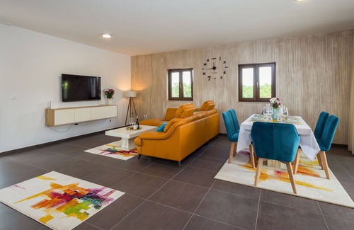 Kaldanija House | Stunning private villa for 8 guests with A/C, private pool, WIFI, TV, terrace and parking