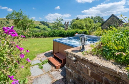 Trecastle Villa | Stunning private villa for 8 guests with WIFI, hot tub, TV, patio, panoramic view and parking