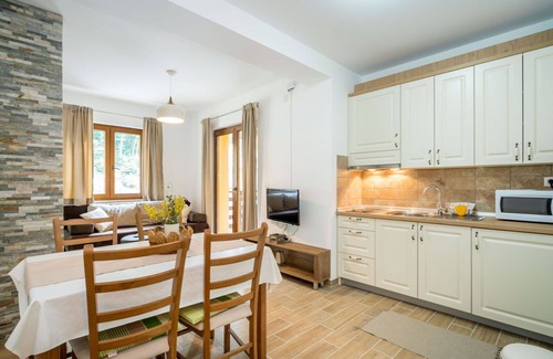 Senj House | Stunning private villa for 12 people with private pool, WIFI, TV, terrace, pets allowed and park.