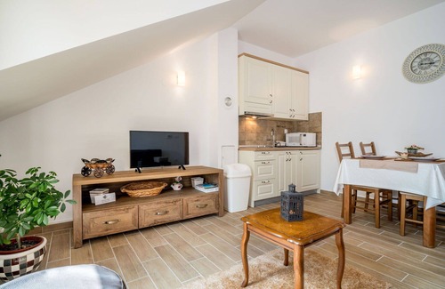 Senj House | Stunning private villa for 12 people with private pool, WIFI, TV, terrace, pets allowed and park.