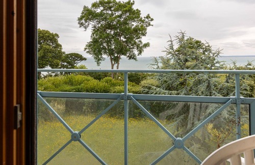 Ille-et-Vilaine House | Stunning private villa for 13 guests with WIFI, TV, terrace and parking