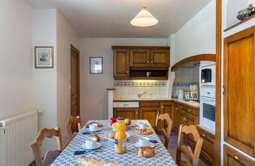 Kerlouet Villa | Stunning private villa for 6 guests with WIFI, TV, terrace and parking