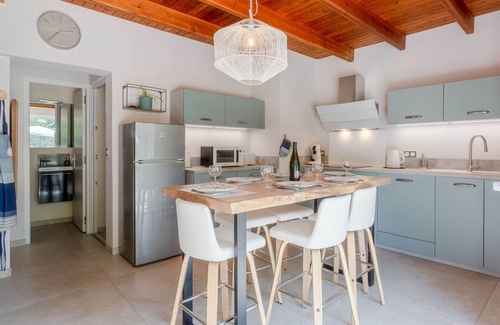 Coutances House | Stunning private villa for 6 people with WIFI, TV and terrace