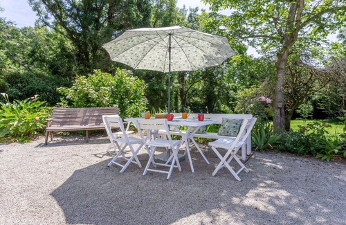 Coutances House | Stunning private villa for 6 people with WIFI, TV and terrace