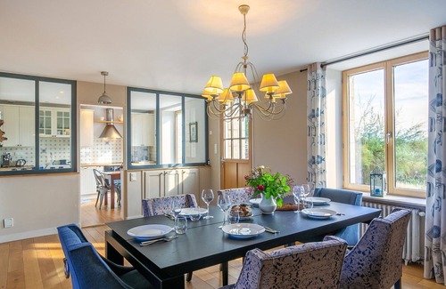 Tregunc Villa | Stunning private villa for 6 guests with WIFI, TV, terrace and parking