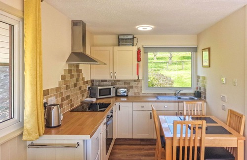 Fivelanes House | Stunning private villa for 4 guests with hot tub, WIFI, TV, patio and parking