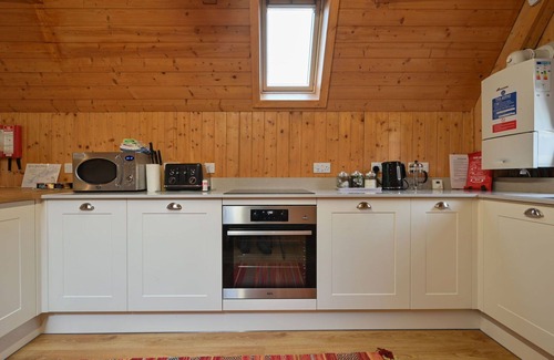 Beauly House | Stunning private villa for 4 people with WIFI, TV, pets allowed and parking