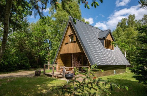 Beauly House | Stunning private villa for 4 people with WIFI, TV, pets allowed and parking