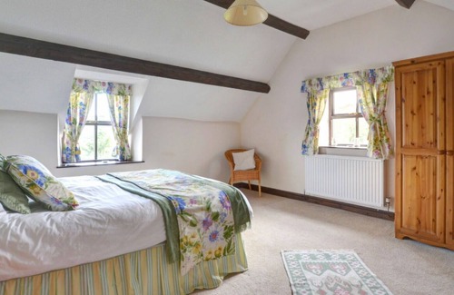 Denbigh House | Stunning private villa for 6 people with WIFI, TV, patio, panoramic view and parking