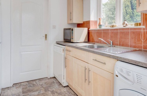 Alston House | Stunning private villa for 3 people with TV, patio, pets allowed and parking