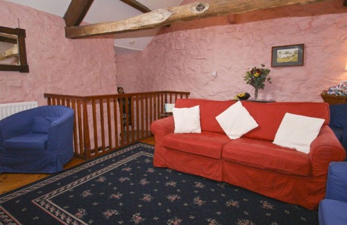Alston Villa | Stunning private villa for 5 guests with TV, patio, pets allowed and parking