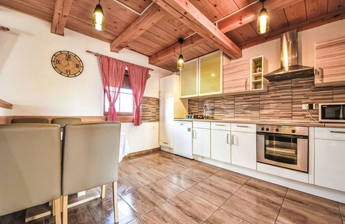 Lovinac House | Stunning private villa for 11 people with WIFI, A/C, TV, panoramic view and parking