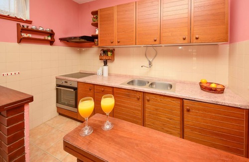 Racisce House | Stunning private villa for 8 guests with WIFI, A/C, TV, terrace and parking