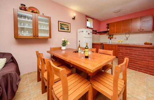 Racisce House | Stunning private villa for 8 guests with WIFI, A/C, TV, terrace and parking