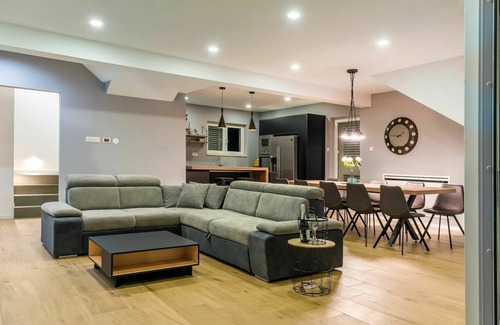Zaton Villa | Stunning private villa for 8 guests with A/C, hot tub, private pool, WIFI, TV and patio