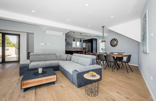 Zaton Villa | Stunning private villa for 8 guests with A/C, hot tub, private pool, WIFI, TV and patio