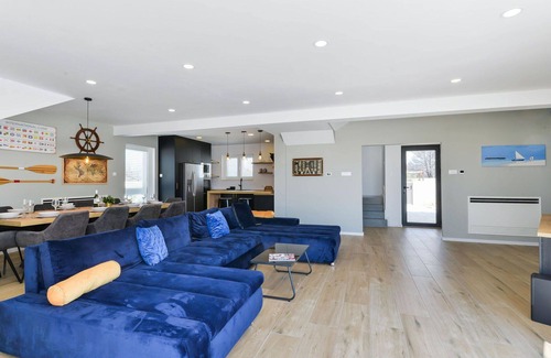 Zaton Villa | Stunning private villa for 10 people with private pool, hot tub, WIFI, A/C, TV, patio and parking