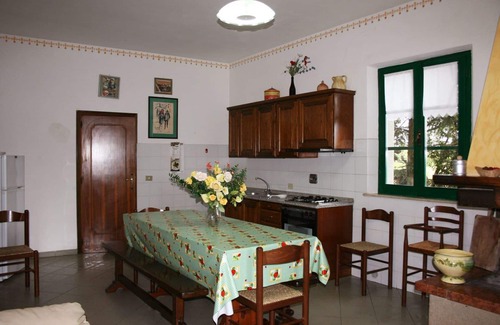 Cortona Villa | Stunning private villa for 12 guests with A/C, WIFI, private pool, TV, terrace and pets allowed