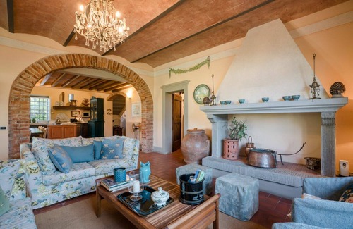 Orentano Villa | Stunning private villa for 12 guests with private pool, WIFI, A/C, TV, panoramic view and parking