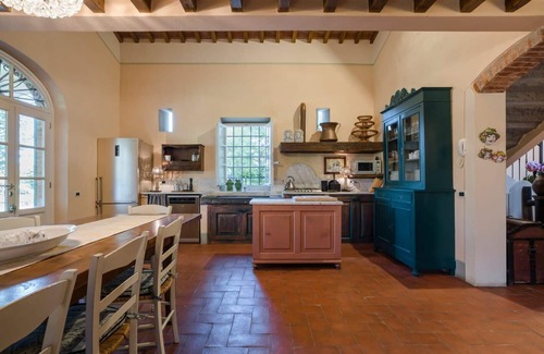 Orentano Villa | Stunning private villa for 12 guests with private pool, WIFI, A/C, TV, panoramic view and parking