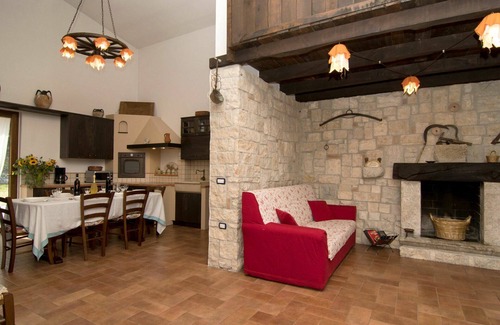San Lupo House | Stunning private villa with private pool, A/C, WIFI, TV, patio, pets allowed and panoramic view