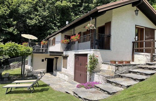 Trarego Viggiona House | Stunning private villa for 4 guests with WIFI, TV, terrace, pets allowed and parking