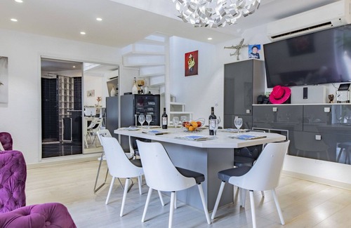 Les 3 Ponts Villa | Stunning private villa with private pool, WIFI, hot tub, A/C, TV, terrace, pets allowed and park.