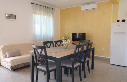 Zupanici House | Stunning private villa with private pool, WIFI, A/C, TV, terrace, pets allowed and parking