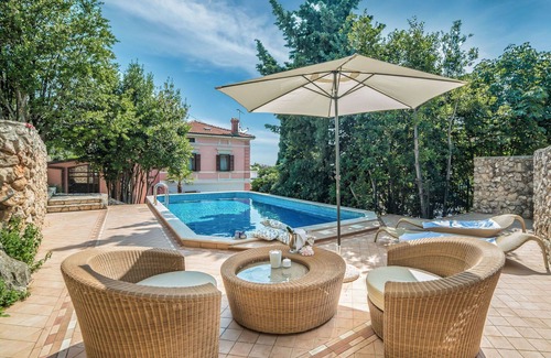 Obrs Villa | Stunning private villa with private pool, WIFI, hot tub, A/C, TV, terrace, pets allowed and park.