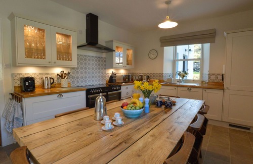 Lerags Villa | Stunning private villa with hot tub, WIFI, TV, patio, pets allowed, panoramic view and parking