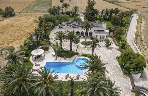 Nardo Villa | Stunning private villa with private pool, hot tub, WIFI, A/C, TV, patio and pets allowed