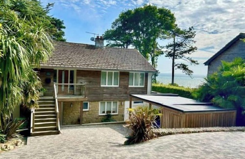 Niton House | Stunning property with sea views and swimspa