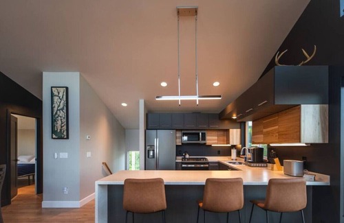 Homer House | Stunning Property, Walking Distance to Downtown/Br