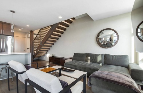 East Queen Anne House | Stunning Queen Anne Hill Haven: Rooftop Lake Views!